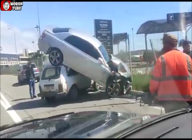 Video :Amazing pictures from a Russian traffic accident